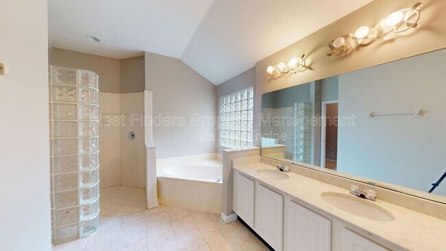 Building Photo - 11861 Lake Fern Dr