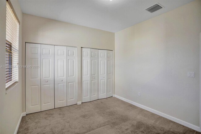 Building Photo - 9500 SW 167th Ave