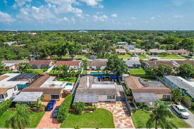 Building Photo - 6452 Custer St