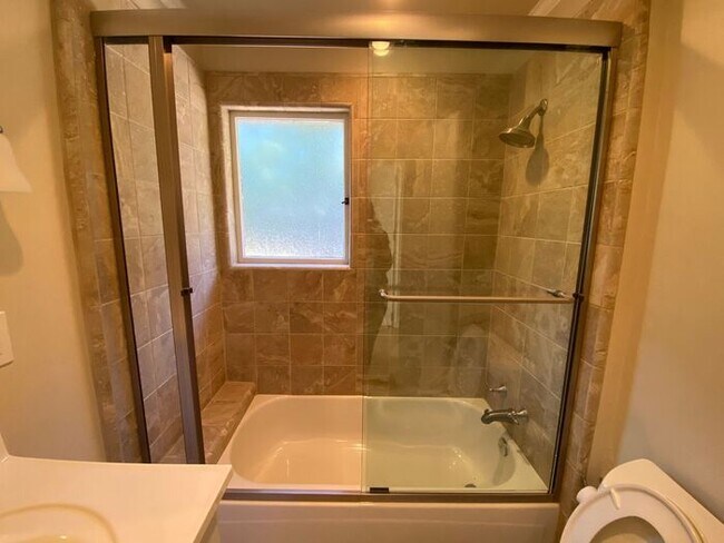 Building Photo - 4110 El Bosque Dr