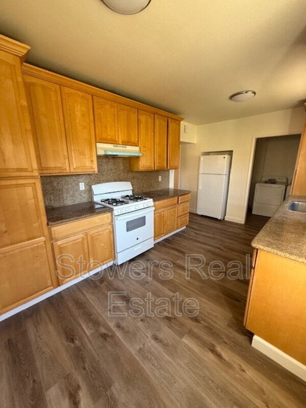 Building Photo - 435 W Merle Ct