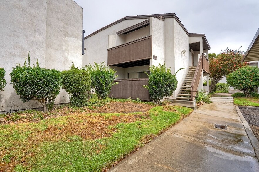 Building Photo - 1337 Caminito Gabaldon