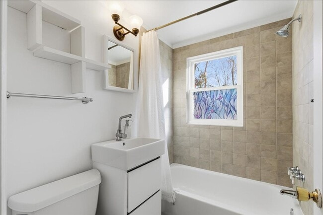 Building Photo - 403 S Veitch St