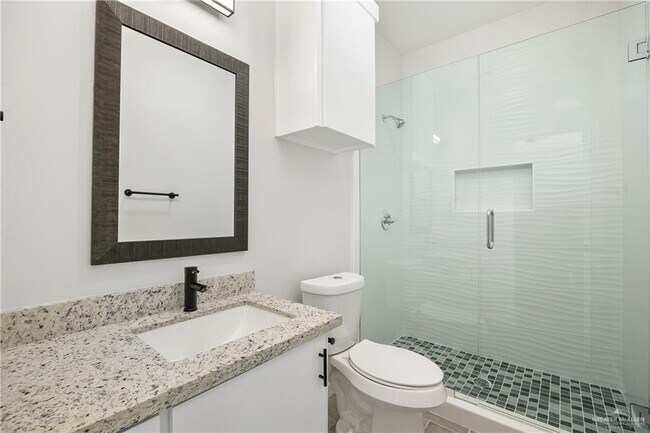 Building Photo - 11 Sugar Gdn Dr