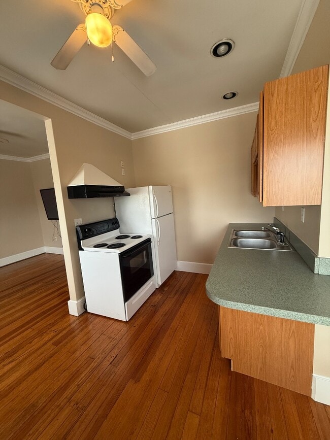 Building Photo - 341 N Lafayette St