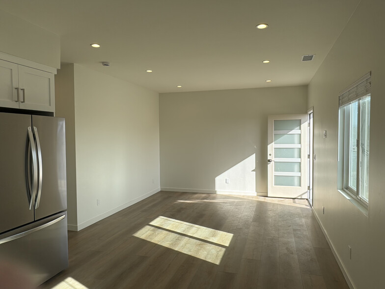 Livingroom - 4692 Craigie St