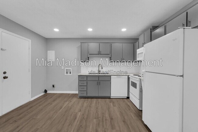 Building Photo - 111 E Mell St