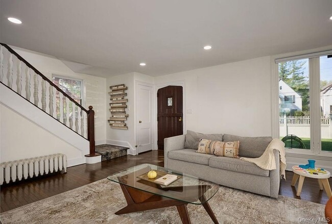 Building Photo - 4 Glenwolde Park