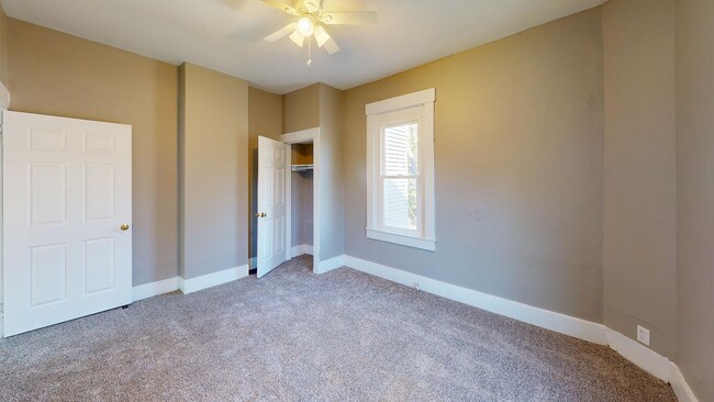 Building Photo - 1412 Laidlaw Ave