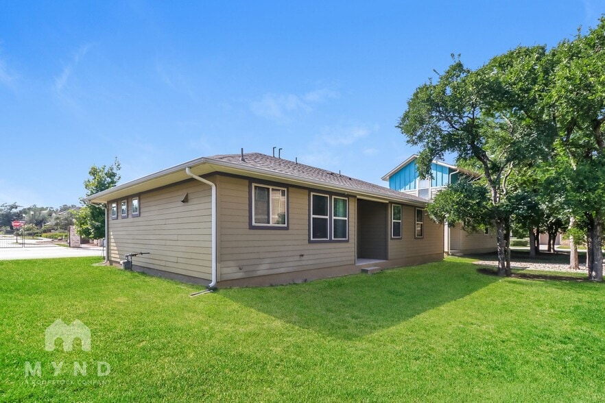Building Photo - 10601 Wills Loop