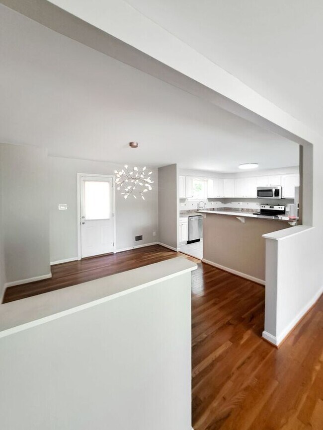 Building Photo - Coming Soon! Attractive Mid Century Modern...