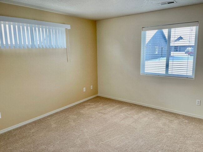 Building Photo - New on the Market!