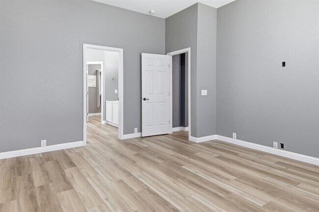 Building Photo - 2157 Paradise Ridge Dr