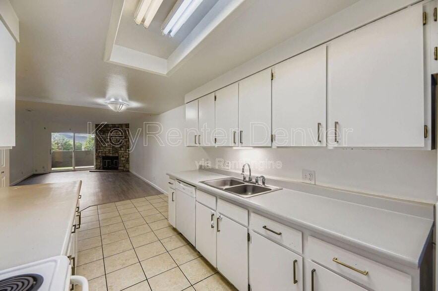 Building Photo - 2929 W Floyd Ave