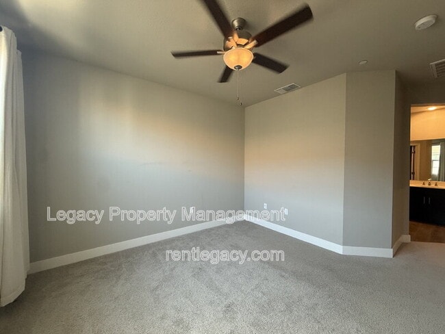 Building Photo - 5301 E Commerce Way