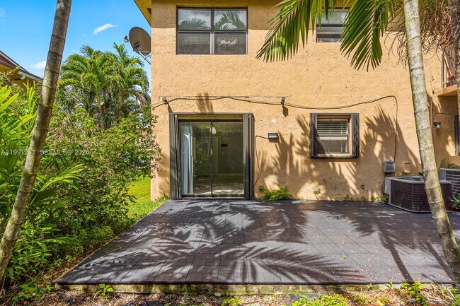 Building Photo - 6854 NW 173rd Dr