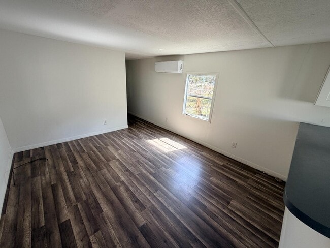 Building Photo - 2545 Park Dr