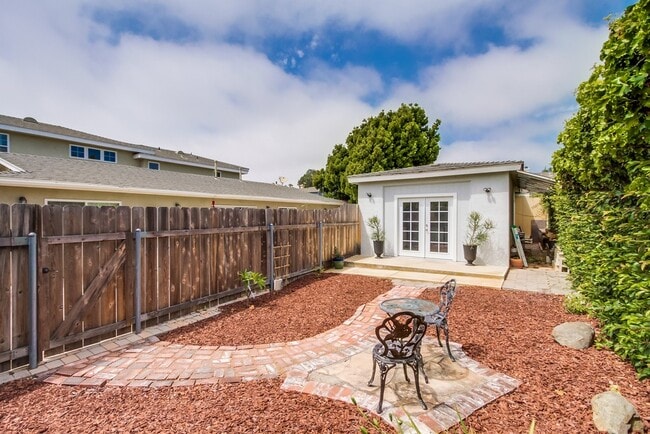 Building Photo - 1205 Blue Sky Dr