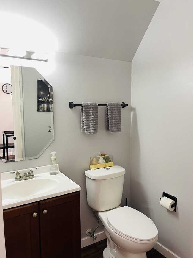 Building Photo - 1385 Redbridge Ct
