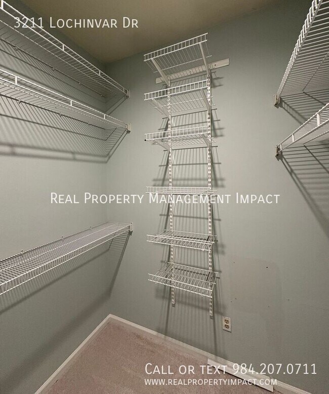 Building Photo - 3211 Lochinvar Dr
