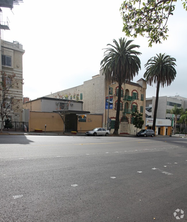 Building Photo - 320 S Alvarado St