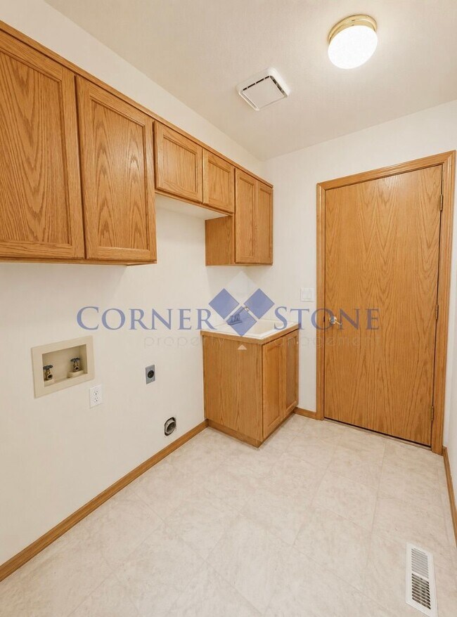 Building Photo - 5537 N Tumbleweed Pl