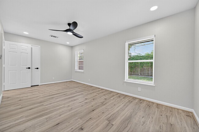Building Photo - 1803 Foxwood Rd