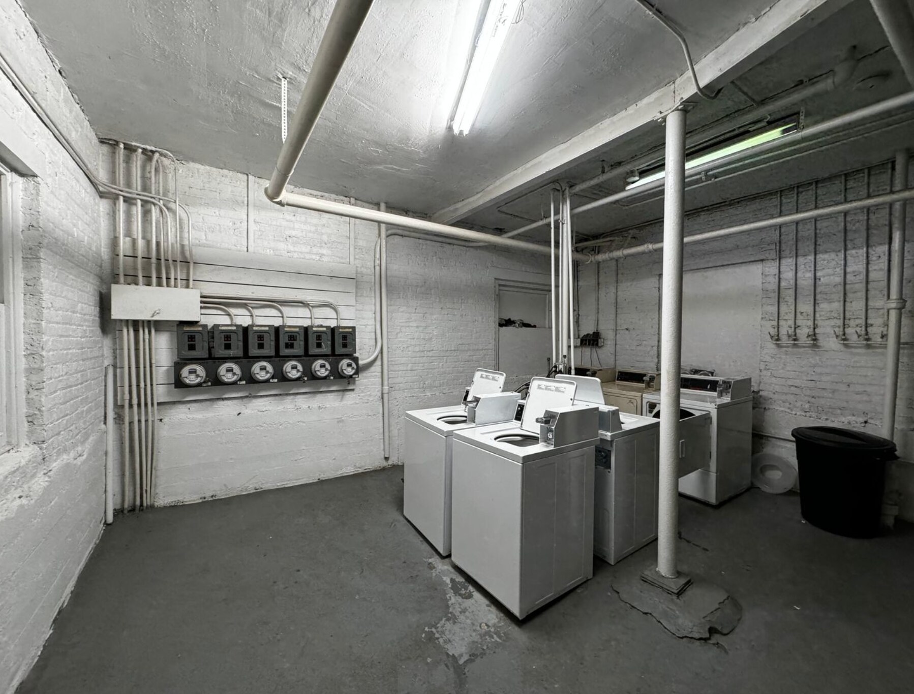 Building Photo - 6422 N Greenview Ave