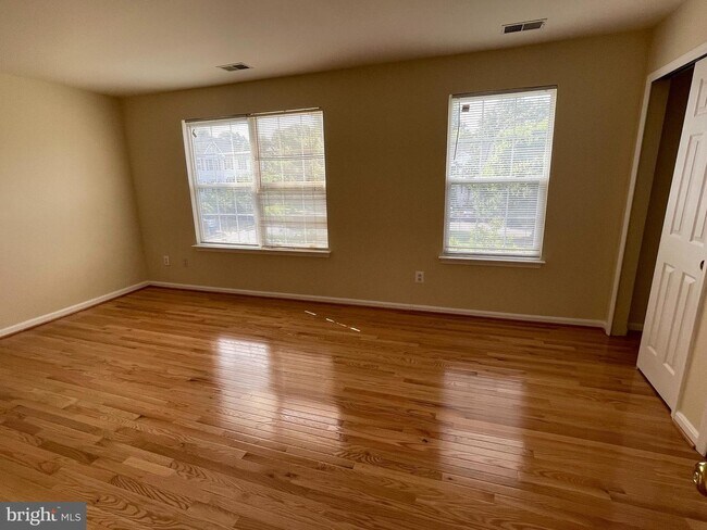 Building Photo - 5693 Sherborne Knolls