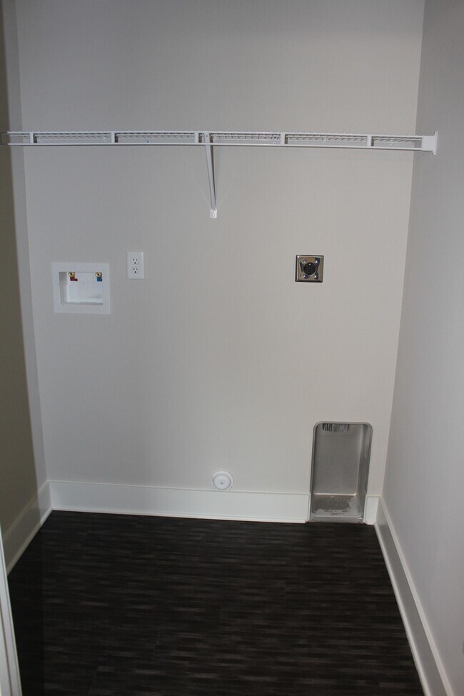 Building Photo - Chestnut Floorplan- leasefairin.com