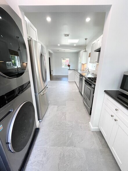 Brand new smart washer and dryer - 5457 Beck Ave