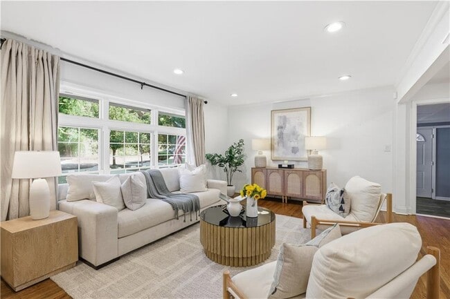 Building Photo - 2070 Drew Valley Rd NE