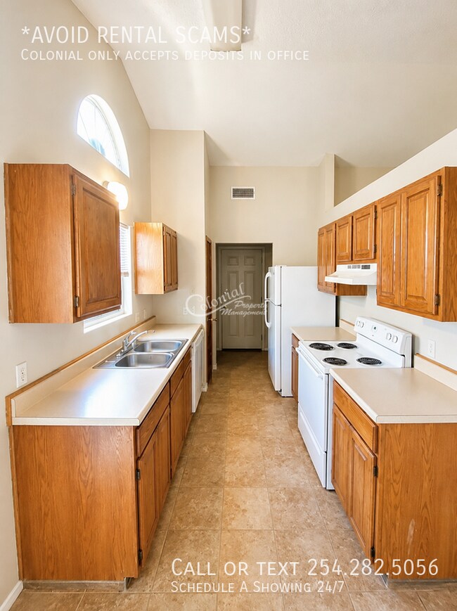 Building Photo - 3704 Saratoga-
