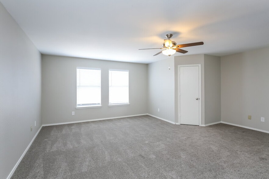 Building Photo - 2246 Midbury Dr