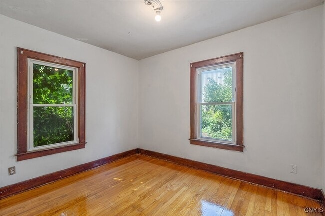 Building Photo - 518 E Brighton Ave