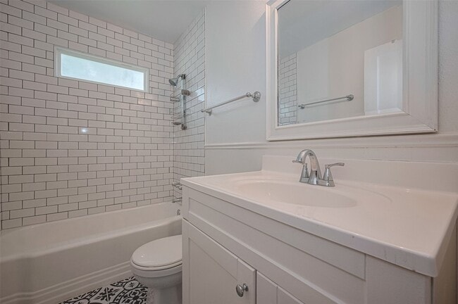 Building Photo - 5513 Fairdale Ln