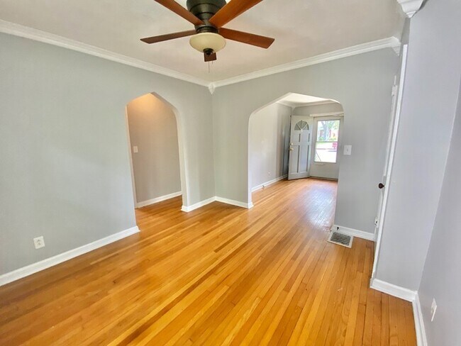Building Photo - Adorable Remodeled 3 Bedroom Cape Cod!