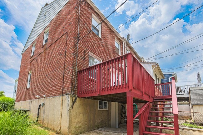 Building Photo - 1154 Elm Rd