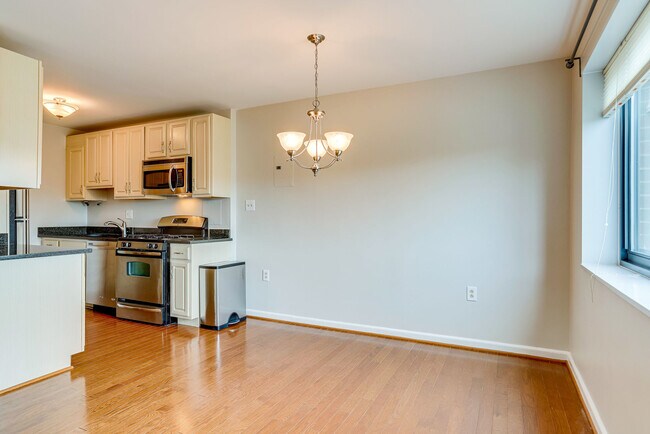 Building Photo - 1300 S Arlington Ridge Rd