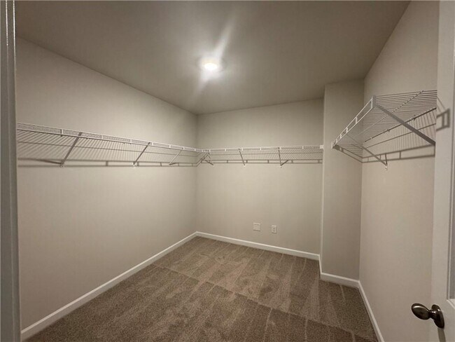 Building Photo - 2457 Bayberry St