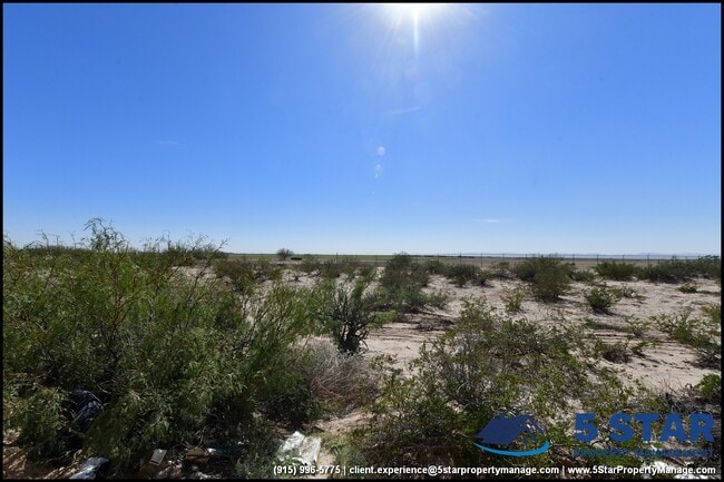 Building Photo - 13744 Flora Vista Ave