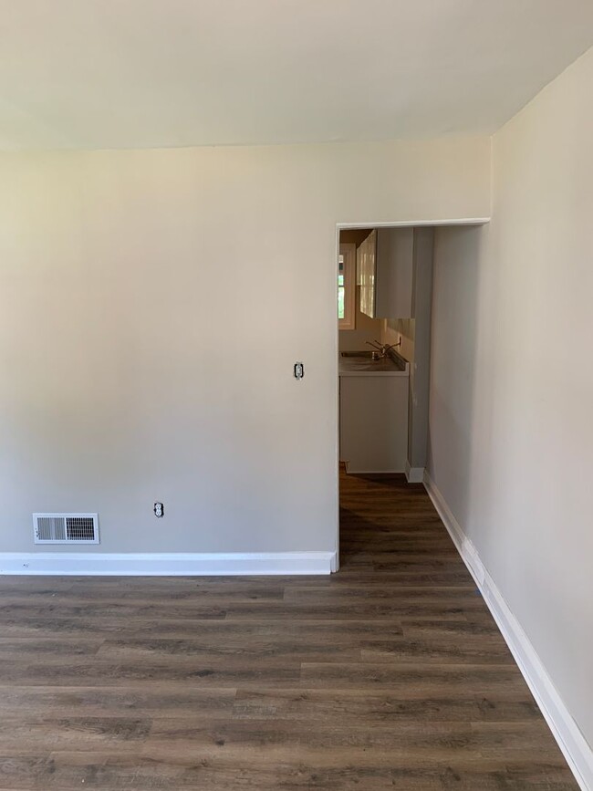 Building Photo - 2 Bedroom, 1 Bath Townhome in Towson, Larg...