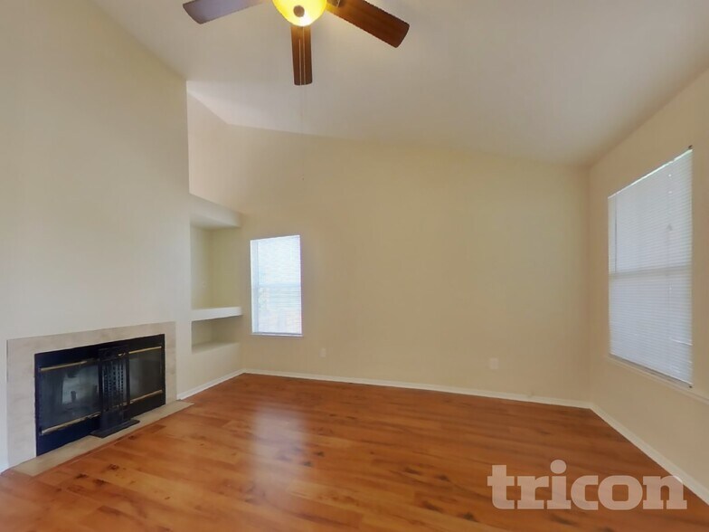 Building Photo - 715 Lotz Way