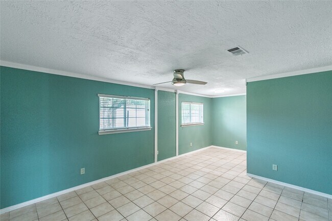 Building Photo - 12906 Southspring Dr