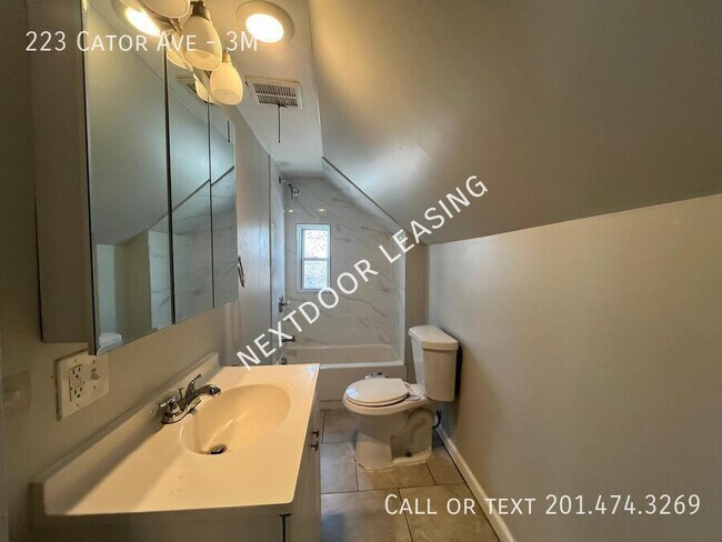 Building Photo - 223 Cator Ave