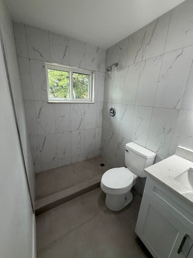 Building Photo - Fully Renovated 3-Bedroom Home with Garage in Orlando