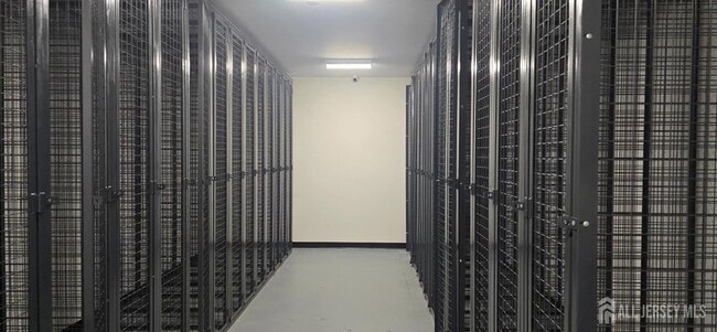 Building Photo - 211 Henderson Rd