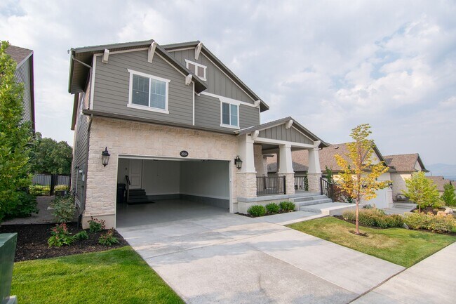 Building Photo - Gorgeous 2-Story Home In a Gated Community!