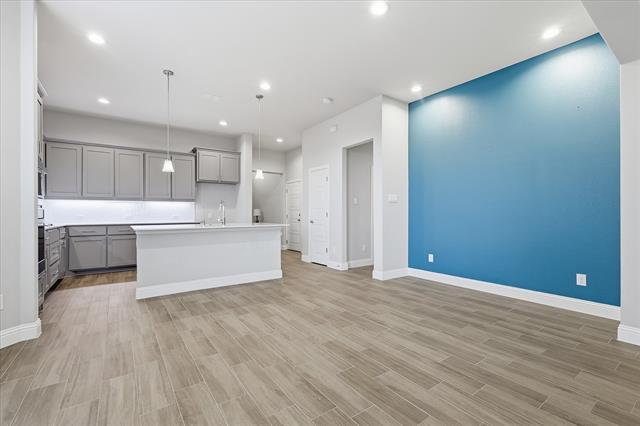 Building Photo - 2244 Knightsgate Rd