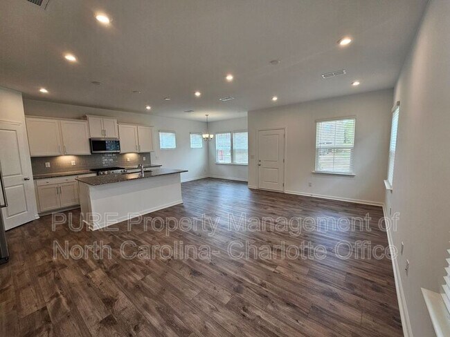 Building Photo - 14036 Penbury Ln